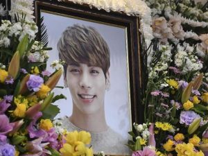 Fans menuntut permintaan maaf yang pantas dari Oliver Tree karena menggunakan gambar pemakaman mendiang Jonghyun untuk mempromosikan turnya